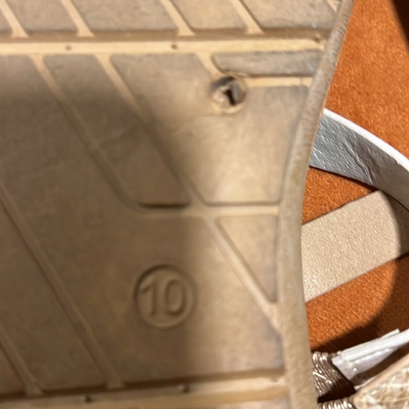 Mukluks Strapy Sandals - Picture 11 of 11